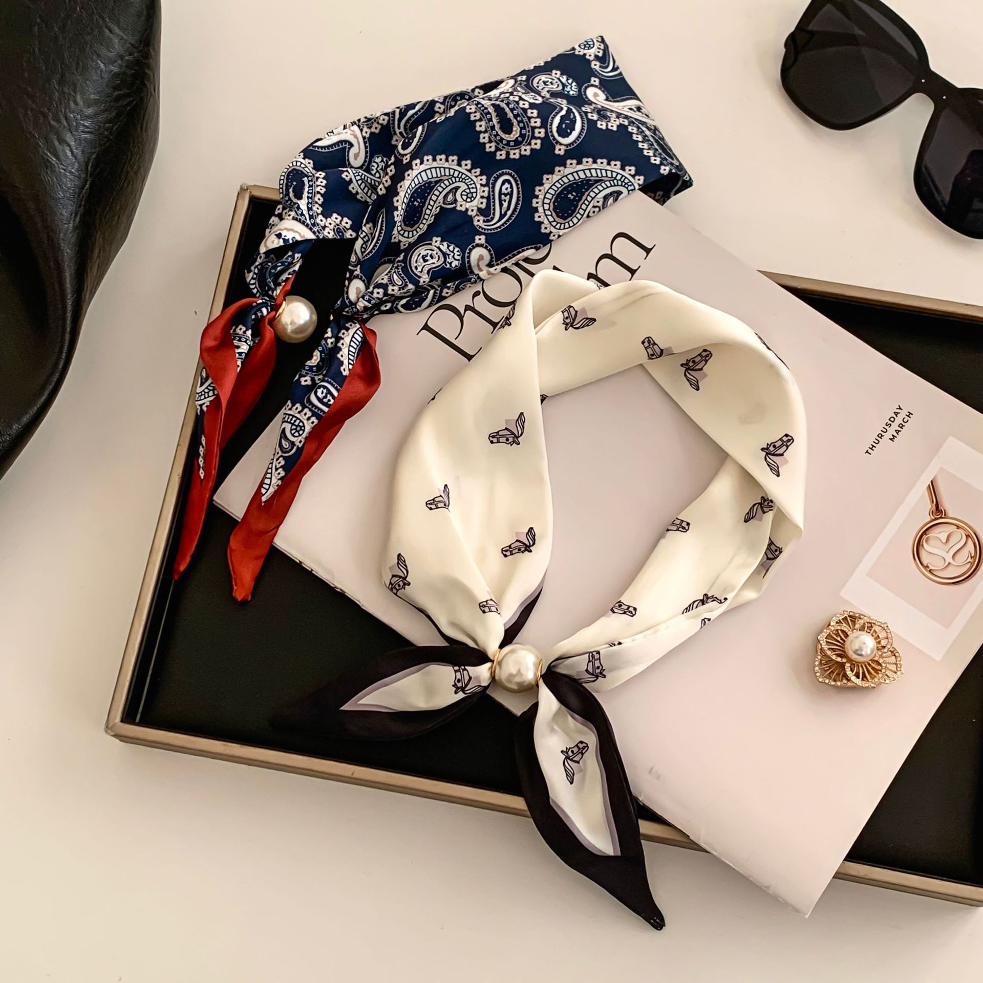 Cashew Flower Silk Scarf Effor - Pearl Trim Chain avis et prix