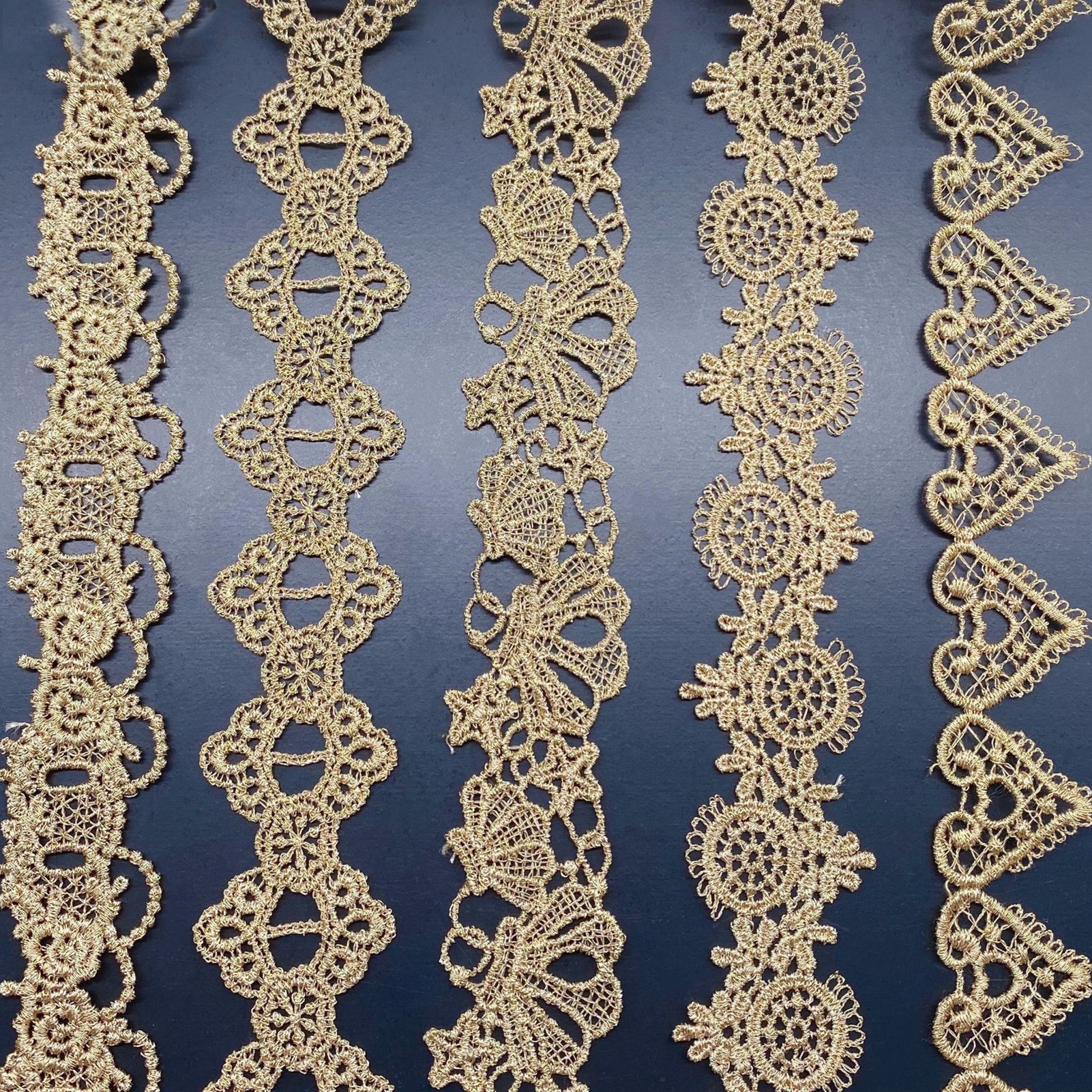 2yards Golden Embroidered Love - Lace Ribbon Trim avis et prix