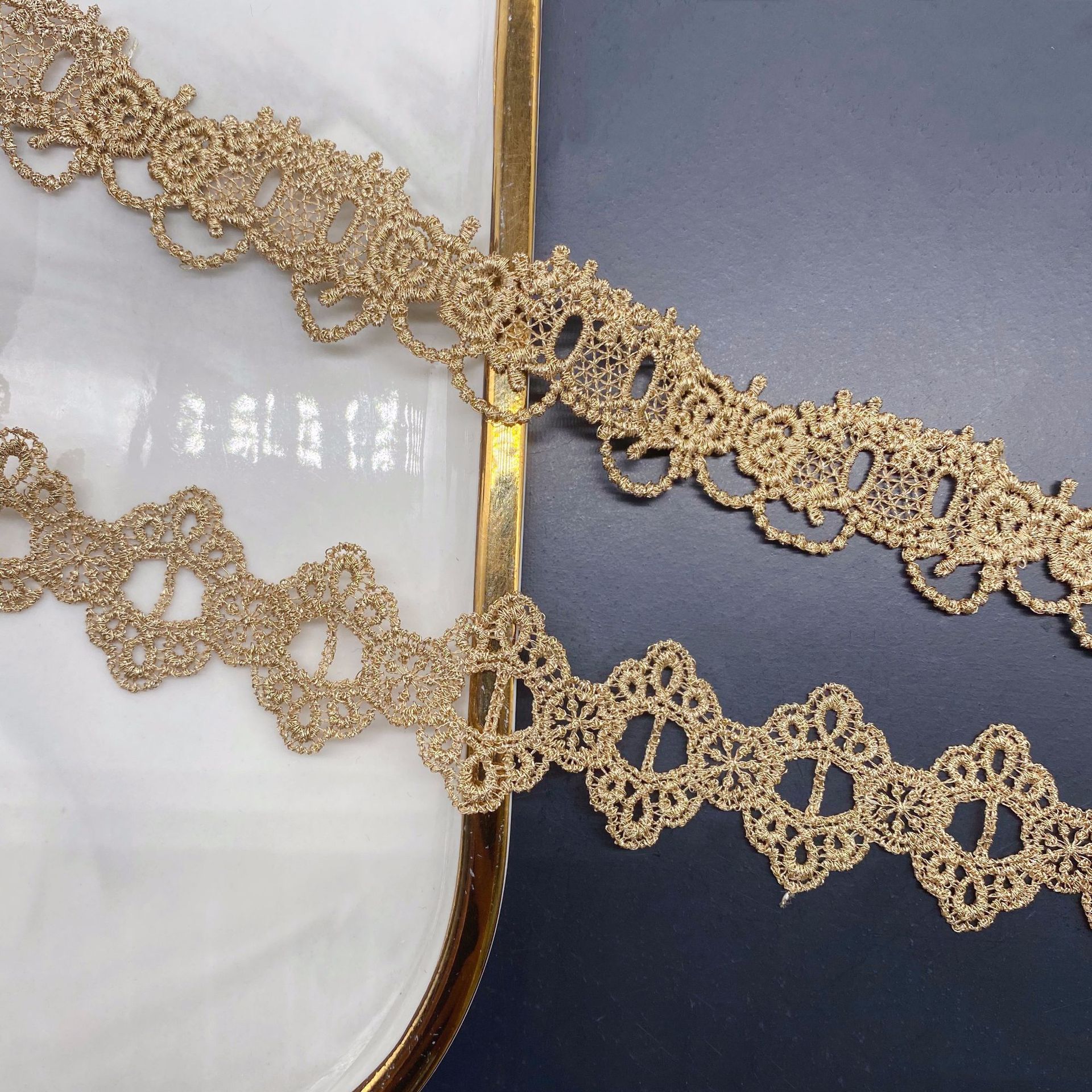 2yards Golden Embroidered Love - Lace Ribbon Trim avis et prix