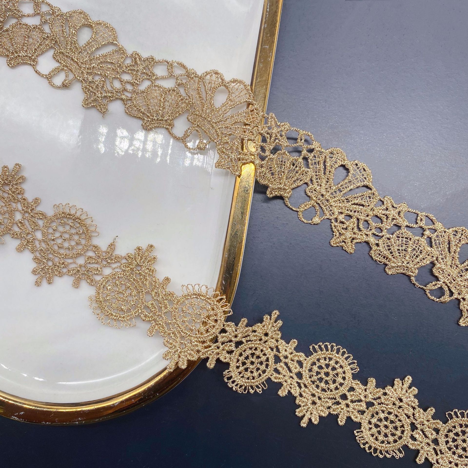2yards Golden Embroidered Love - Lace Ribbon Trim avis et prix