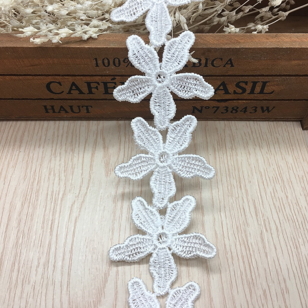 Embroidered Five-leaf Flower O - Lace Ribbon Trim avis et prix