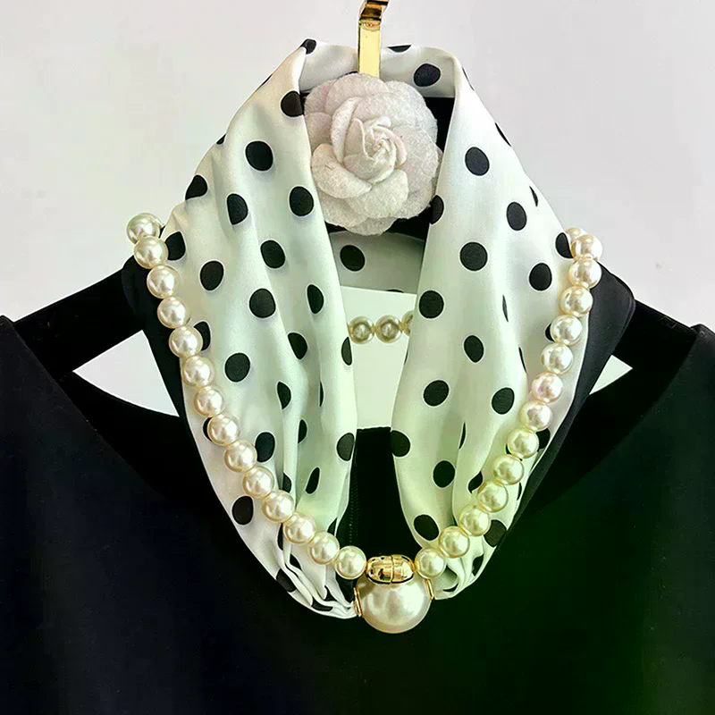 Magnetic Narrow Elegant Satins - Pearl Trim Chain avis et prix