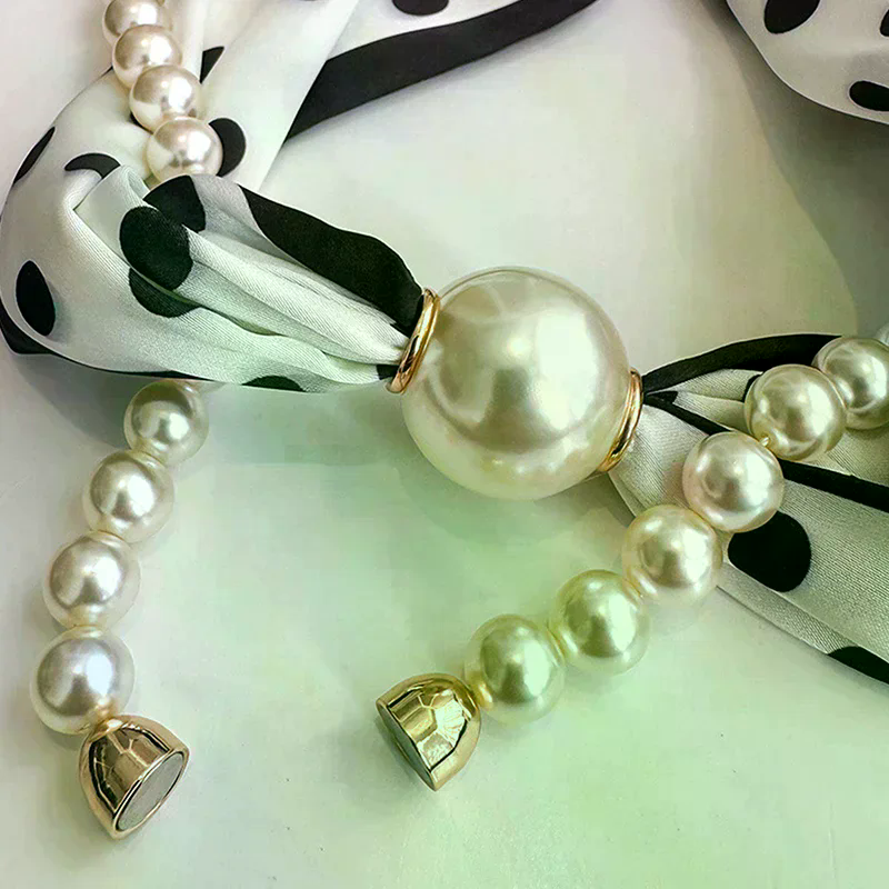 Magnetic Narrow Elegant Satins - Pearl Trim Chain avis et prix