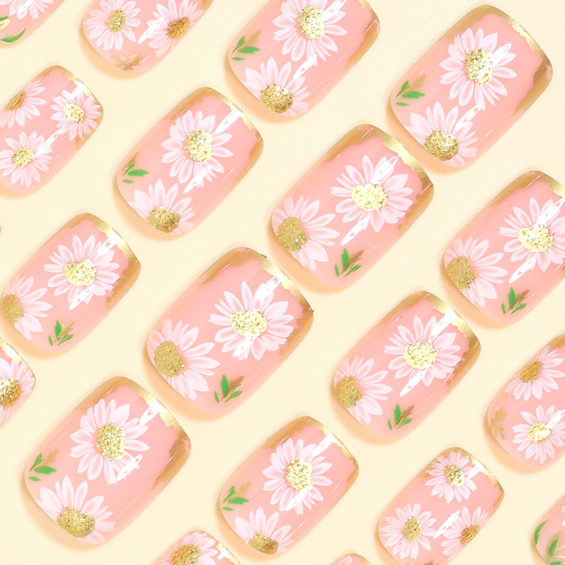 Short Square fake nails golden - Embroidery Embellishments avis et prix