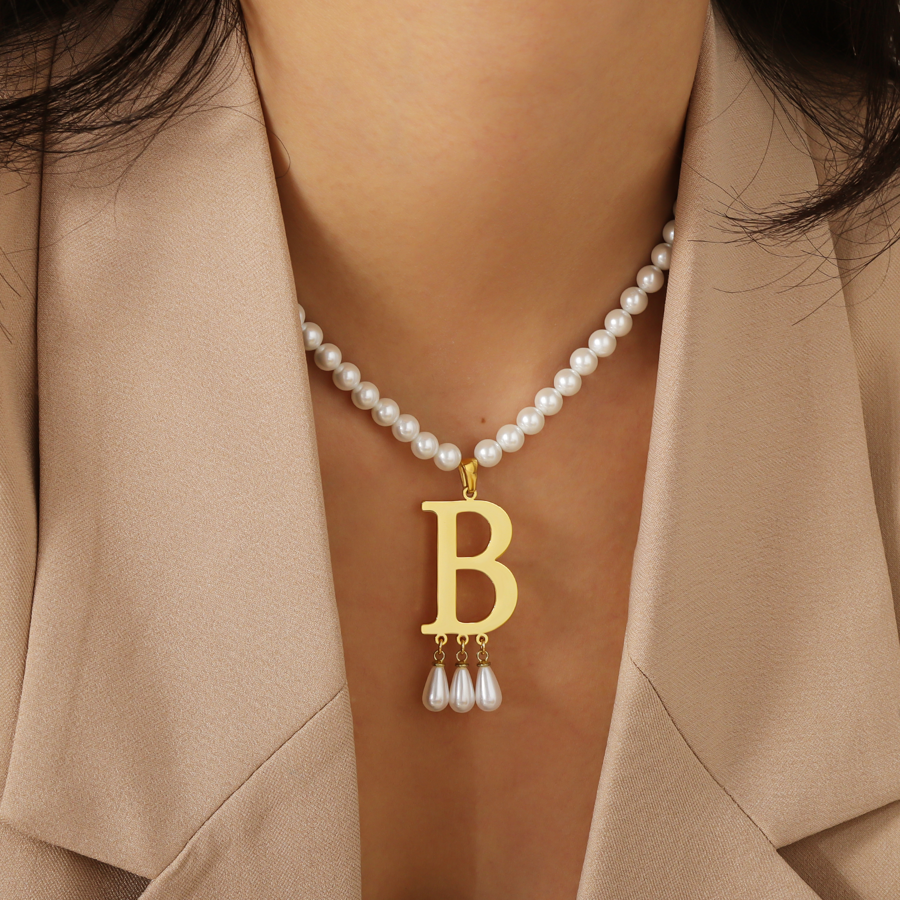 Customized Initial Pendant Lux - Pearl Trim Chain avis et prix